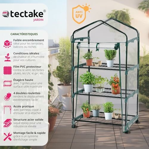 Mini serre avec plantes sur un balcon.