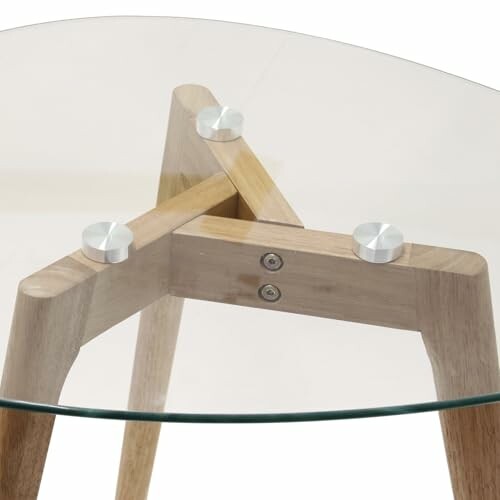 Table en verre moderne avec pieds en bois.