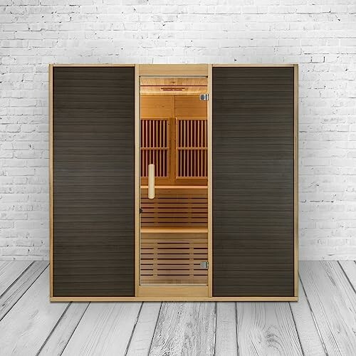 Sauna moderne en bois avec porte vitrée