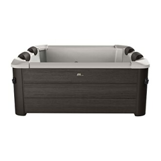 Spa de luxe carré avec accoudoirs.