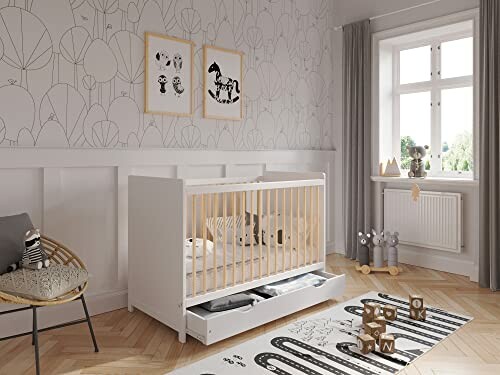 Chambre de bébé moderne avec lit blanc et jouets.