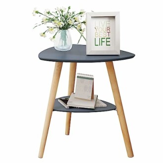 Table d'appoint moderne avec vase de fleurs et cadre photo.