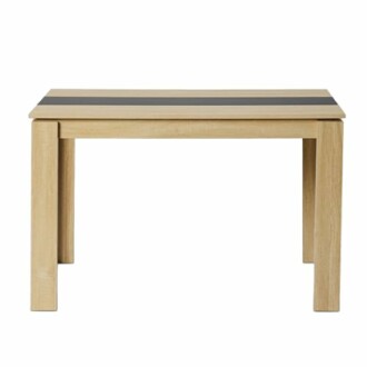 Table en bois moderne avec design simple.