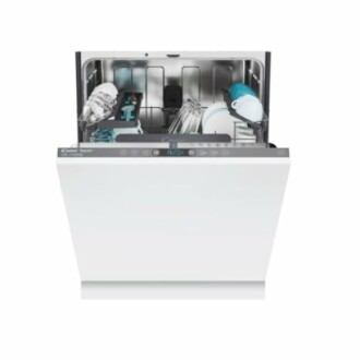 Lave-vaisselle ouvert avec vaisselle à l'intérieur.