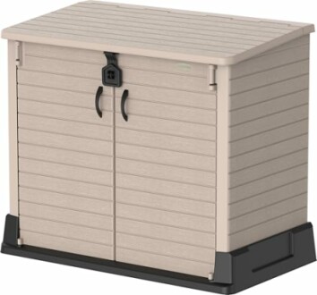 Abri de rangement extérieur en plastique beige avec portes fermées.