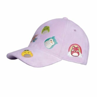 Casquette violette avec des animaux brodés.
