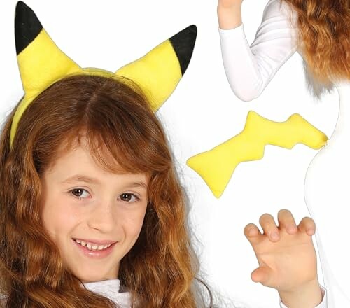 Enfant portant des accessoires de costume de Pikachu.