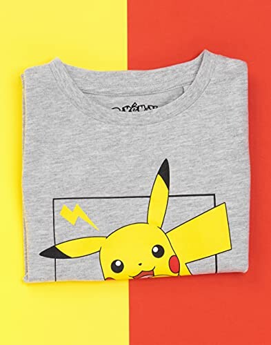 T-shirt gris plié avec Pikachu