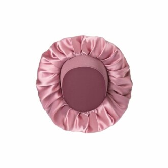 Bonnet en soie rose pour cheveux.