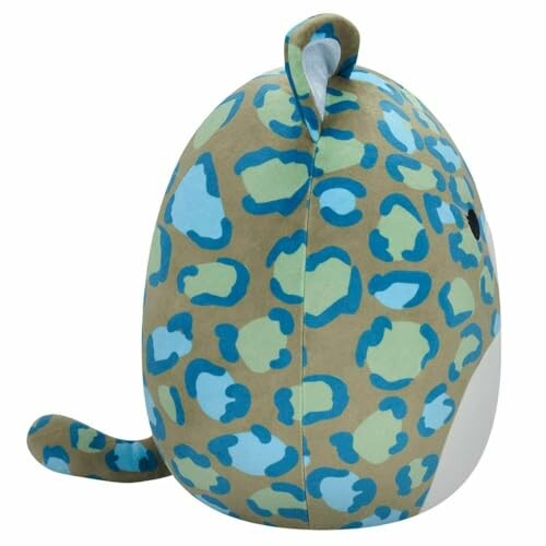 Jouet en peluche léopard avec motif bleu et vert.