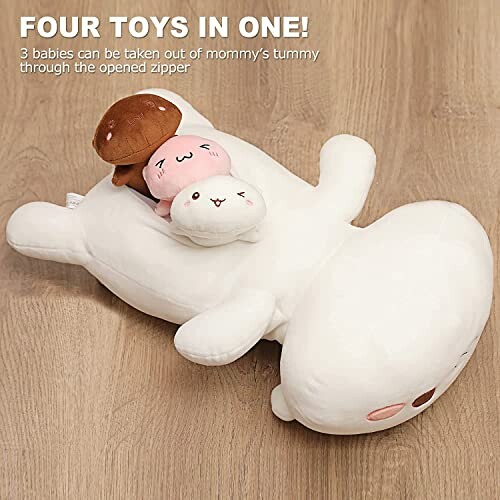 Peluche blanche avec trois petits jouets à l'intérieur