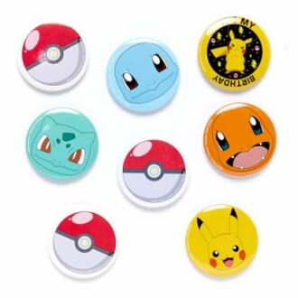 Badges Pokémon avec personnages et Poké Balls
