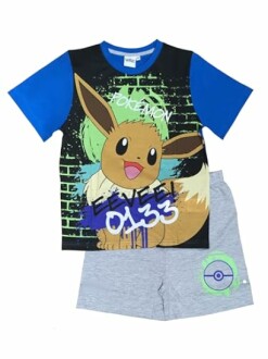 Ensemble pour enfants avec T-shirt Pokémon et short gris.