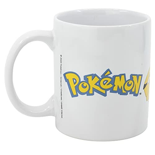 Tasse blanche avec logo Pokémon.