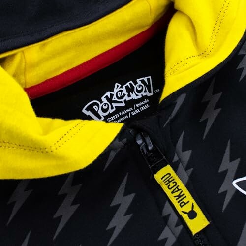 Veste à capuche Pokémon avec motifs Pikachu.