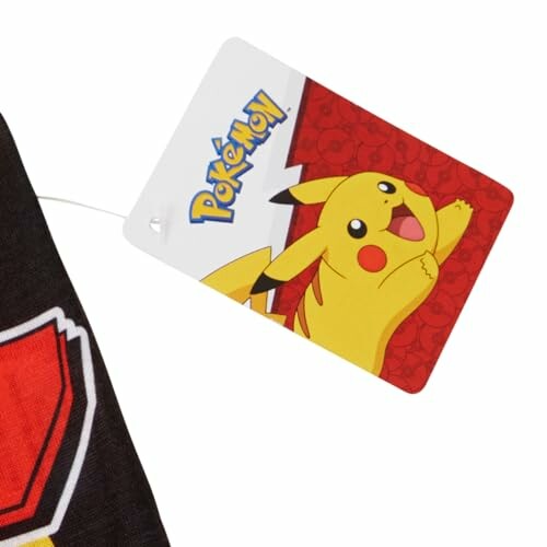 Étiquette avec Pikachu et logo Pokémon