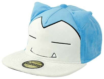 Casquette bleue et blanche avec motif de Ronflex de Pokémon.