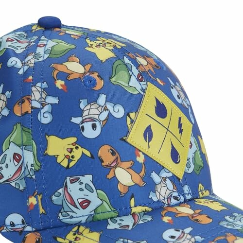 Casquette bleue avec motifs de Pokémon.