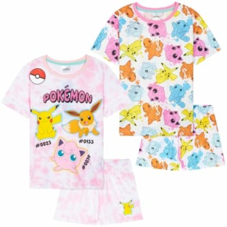 Pyjamas colorés avec des personnages Pokémon pour enfants.