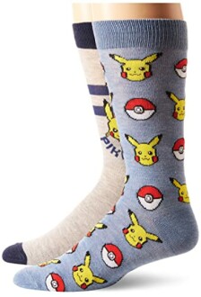 Deux chaussettes avec motifs Pokémon.