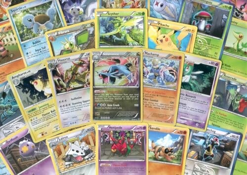 Cartes à collectionner Pokémon disposées en éventail.