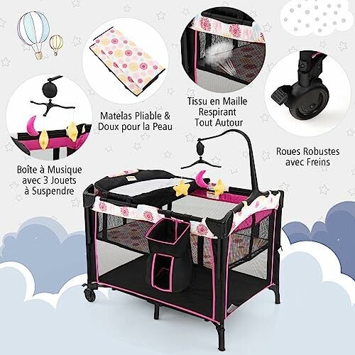 Parc pour bébé avec accessoires et roues.