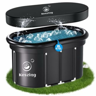 Baignoire portable avec de l'eau et des glaçons