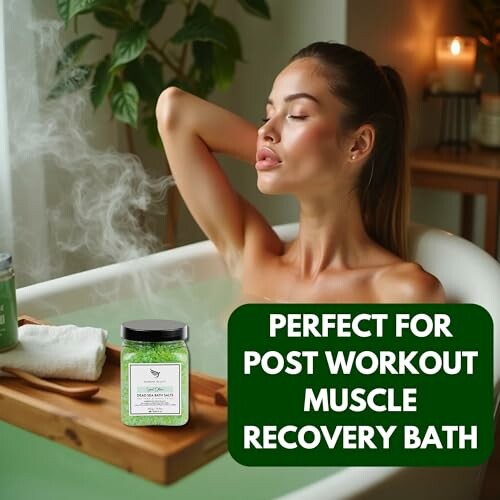 Femme se relaxant dans un bain chaud avec des sels de bain.