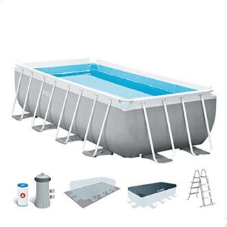 Piscine hors sol rectangulaire avec accessoires.