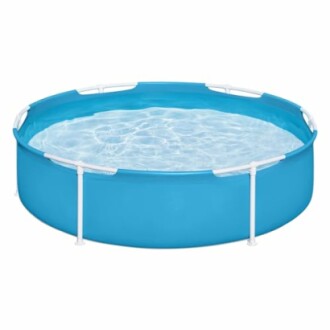 Piscine hors sol ronde remplie d'eau