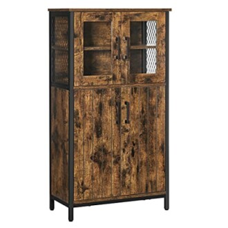 Armoire en bois rustique avec portes grillagées.