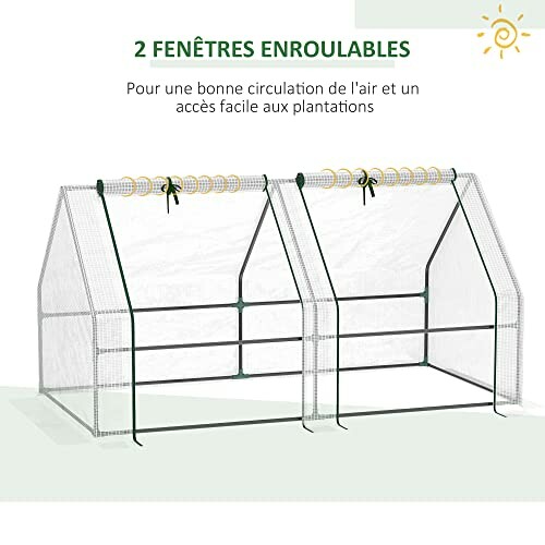 Serre de jardin avec deux fenêtres enroulables pour circulation d'air.