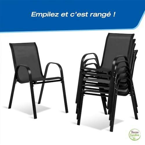 Chaises empilables noires pour jardin.