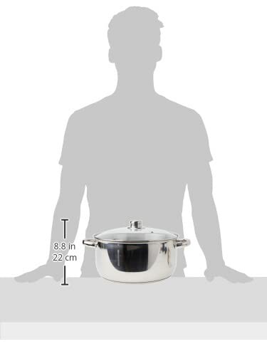 Casserole en acier inoxydable avec couvercle sur une table