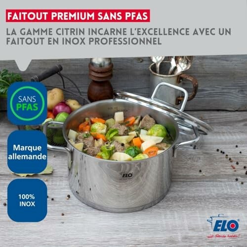 Faitout en inox avec légumes et viande sur une table.