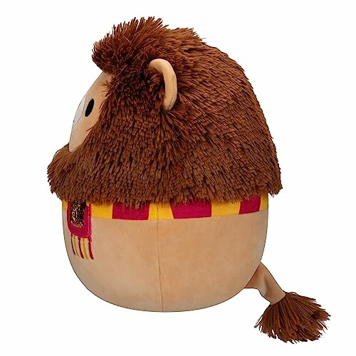 Jouet en peluche lion vu de côté.