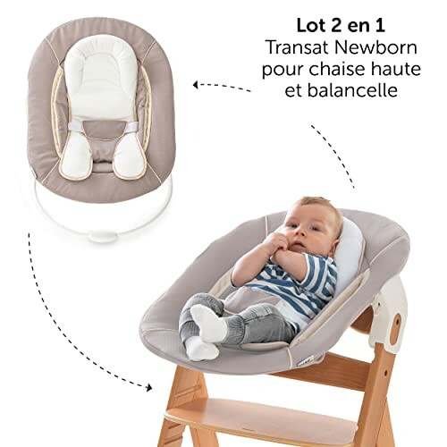 Bébé assis dans un transat pour chaise haute et balancelle.