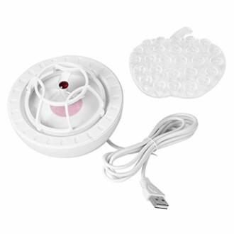 Chauffe-tasse USB blanc avec dessous de verre en forme de pomme.
