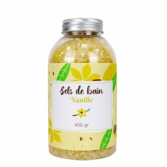 Sels de bain à la vanille dans un pot transparent.