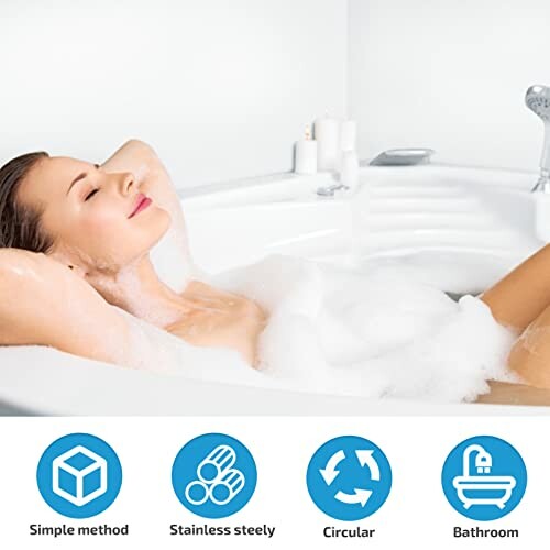 Femme se relaxant dans un bain moussant.