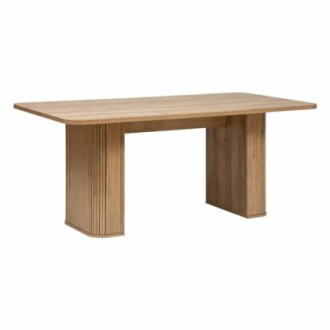 Table à manger en bois avec pieds larges.