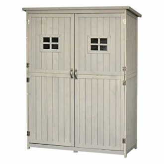 Armoire de rangement extérieure en bois avec deux portes vitrées.