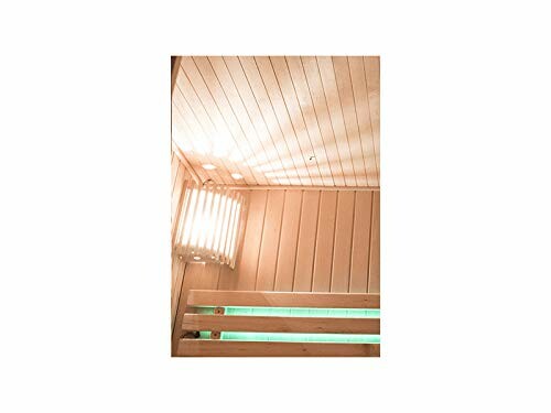 Intérieur d'un sauna en bois avec éclairage.