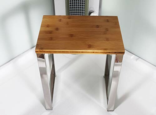 Tabouret en bois et acier dans une salle de bain.