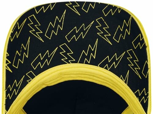Casquette avec motifs d'éclairs jaunes